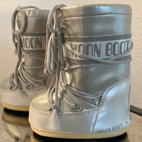 MOON BOOTS- New, kids silver boots. Size 7/9.5 T - Picture 3 of 6